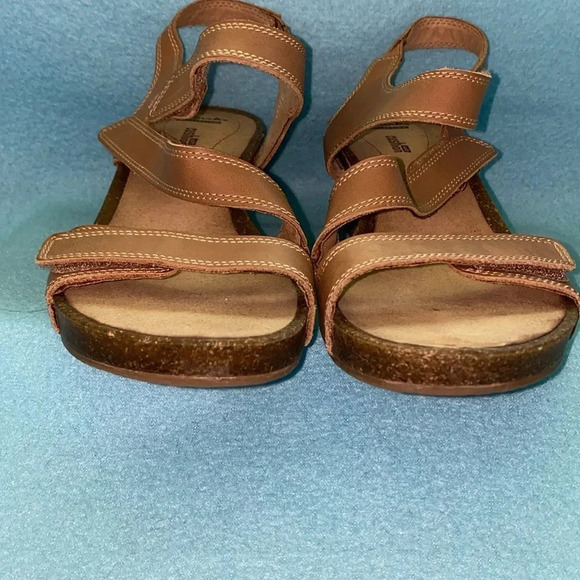 CLARKS COLLECTION Cushion Soft wedges basket weave look velcro closures size 9 - Picture 4 of 9